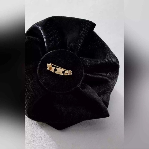 NWT Free People Rosette Stud Pack black Velvet pin, Gold and Red Earring Set - Picture 2 of 5